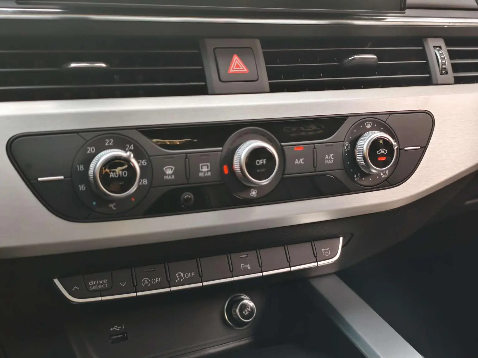 Audi A4L 2022 40 TFSI Dynamic Fashion