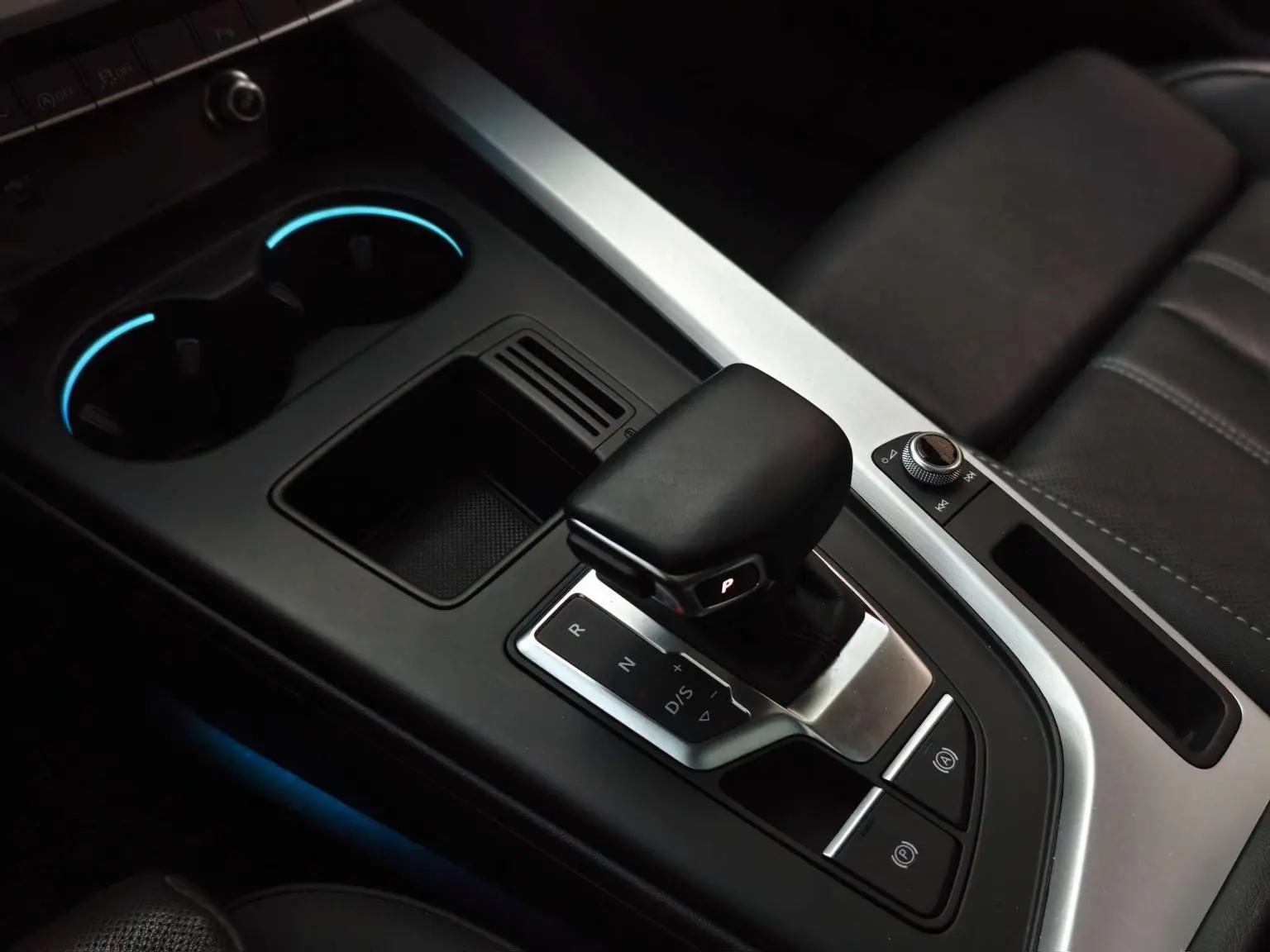 Audi A4L 2022 40 TFSI Dynamic Fashion