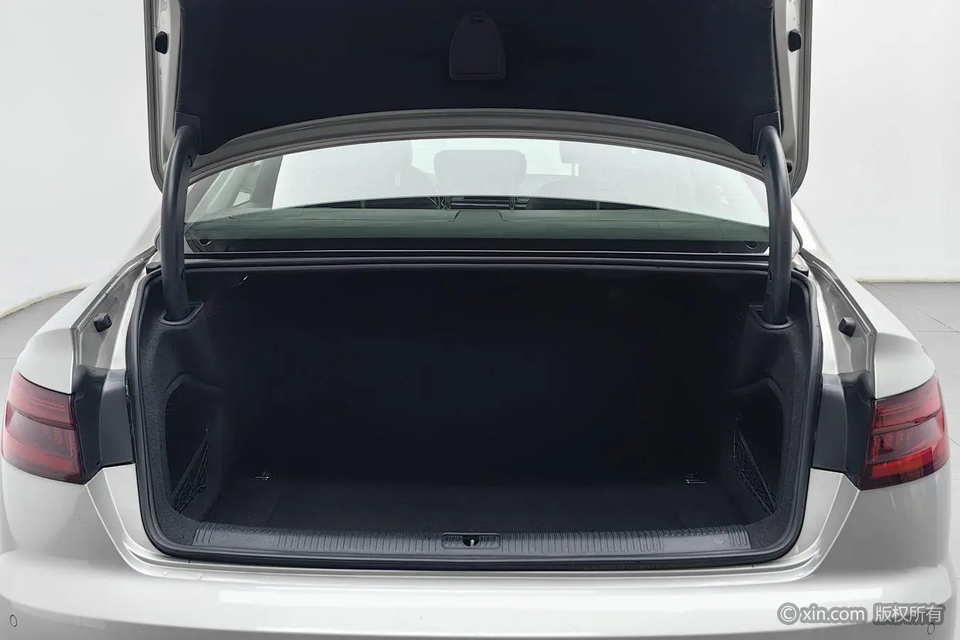 Audi A4L 2018 30 Anniversary 40 TFSI Fashion