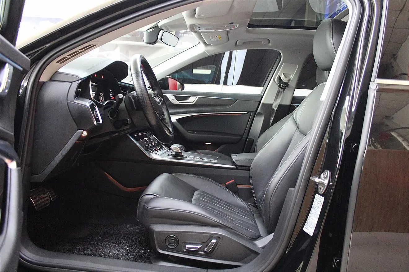 Audi A6L 2023 40 TFSI Luxury