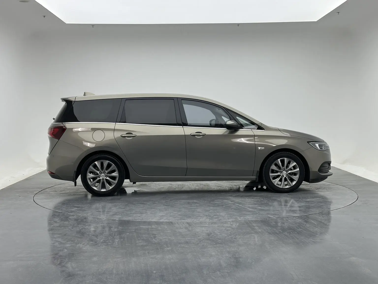 Buick GL6 2019 18T 6 seat Connected Luxury China VI