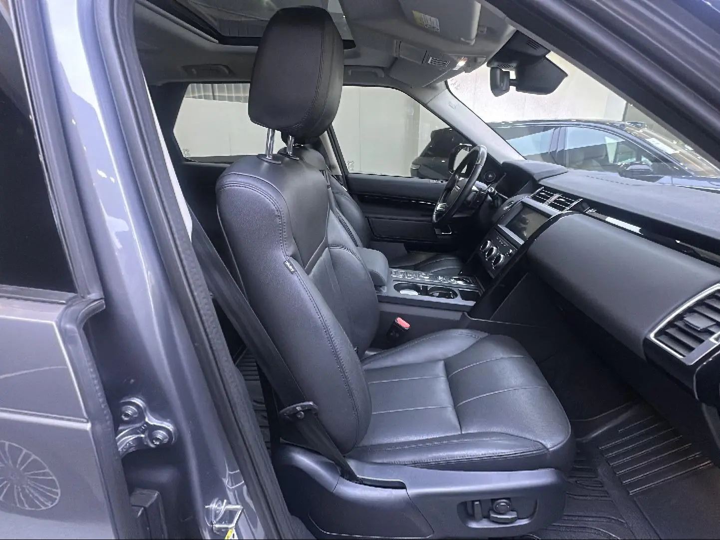 Land Rover Discovery 2020 2.0T SE