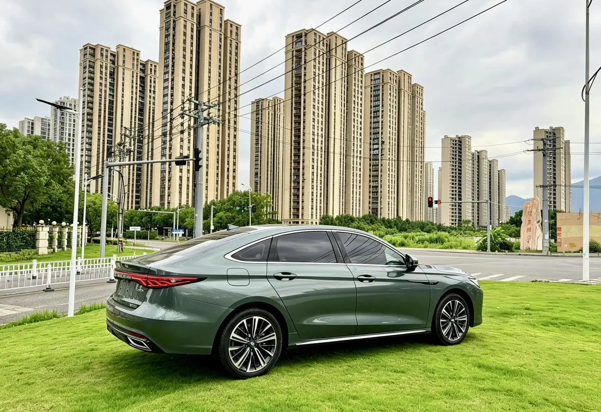 Chery Arrizo 8 PRO 2025 1.6T DCT Luxury +