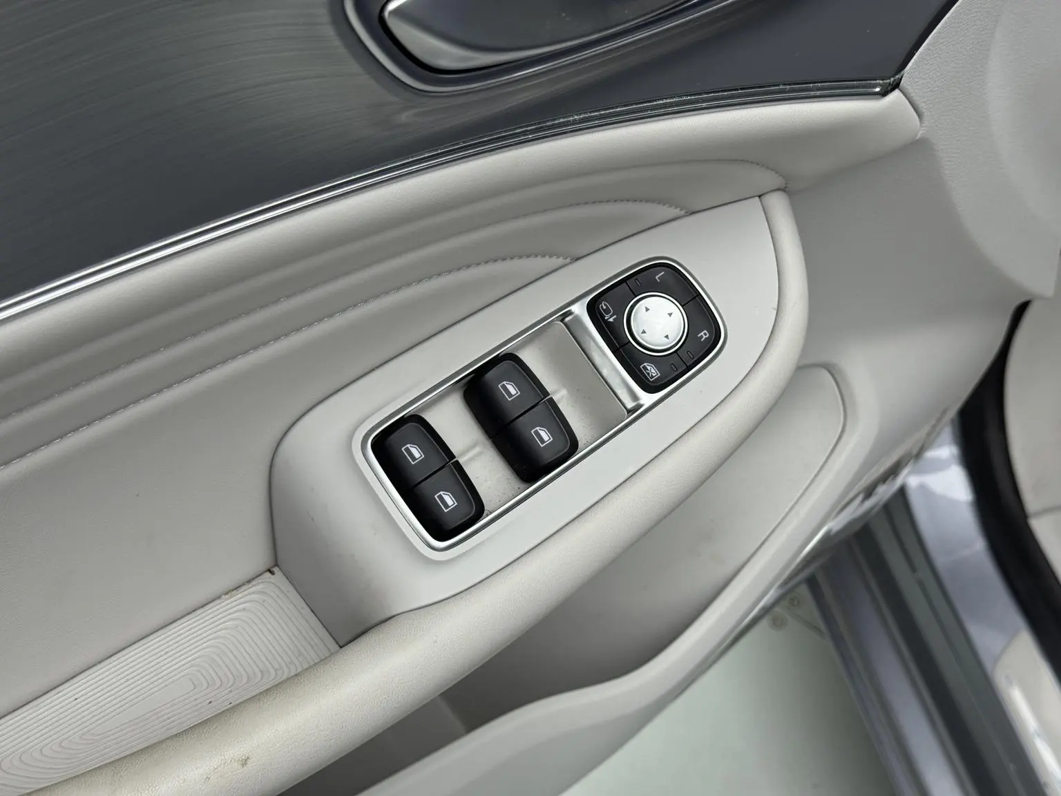 Roewe iMAX8 2022 400TGI Distinguished