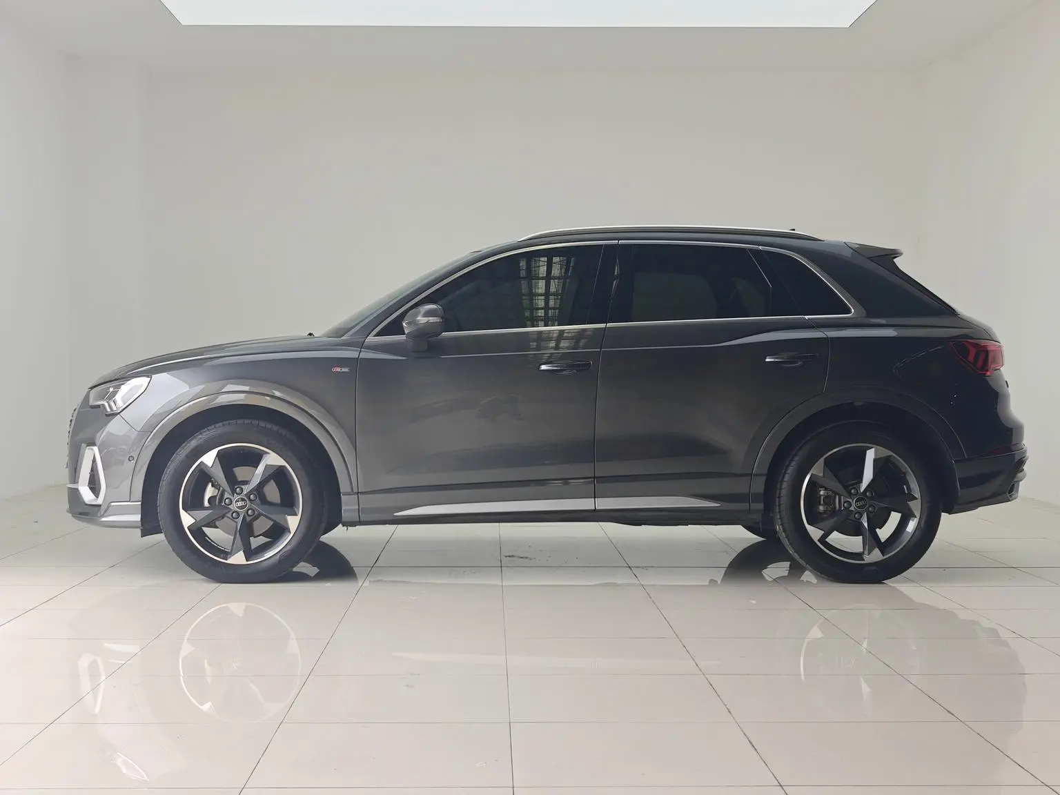 Audi Q3 2023 35 TFSI Dynamic Fashion (1.5T)