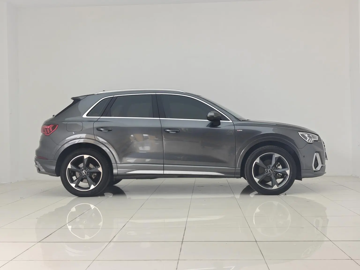 Audi Q3 2023 35 TFSI Dynamic Fashion (1.5T)