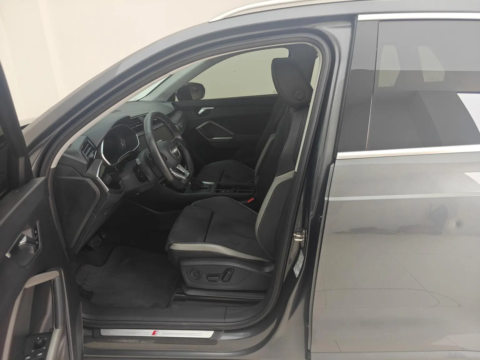 Audi Q3 2023 35 TFSI Dynamic Fashion (1.5T)