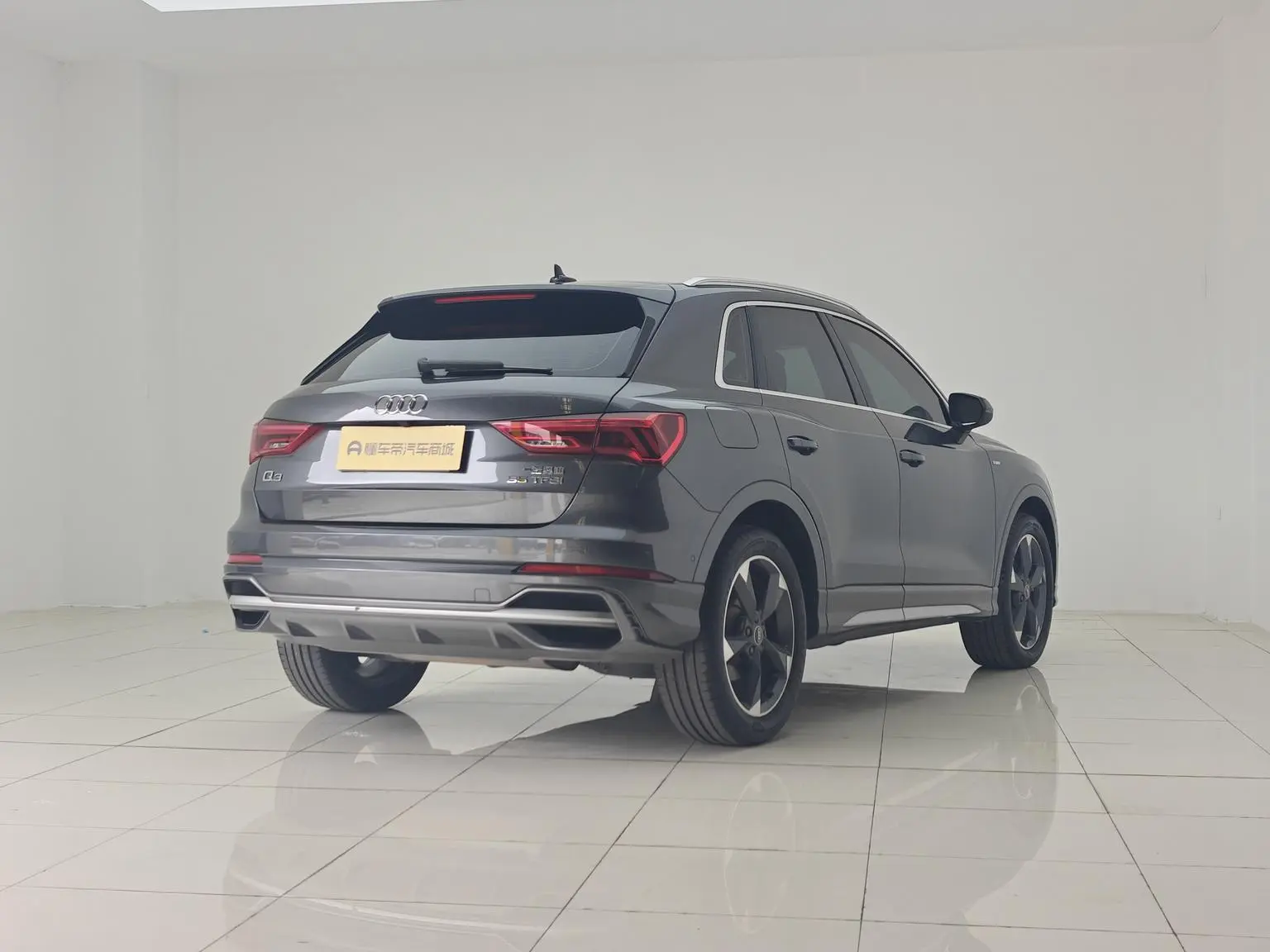 Audi Q3 2023 35 TFSI Dynamic Fashion (1.5T)