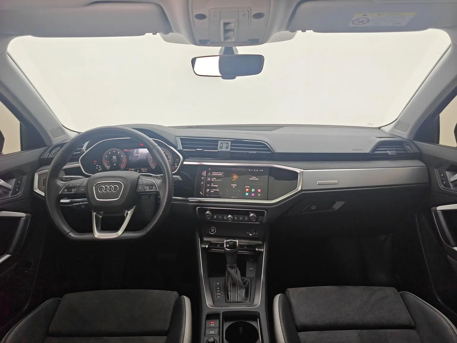 Audi Q3 2023 35 TFSI Dynamic Fashion (1.5T)