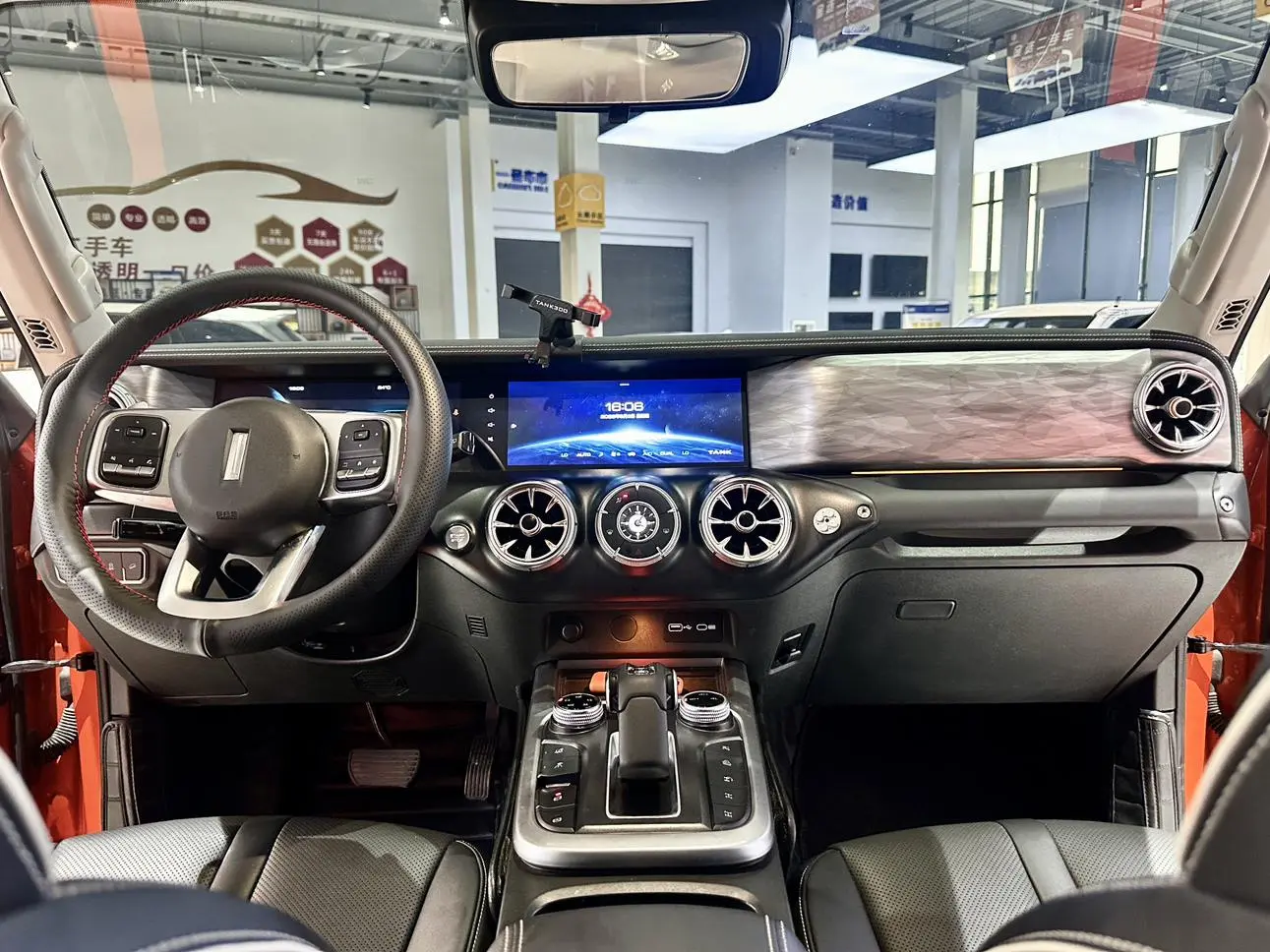 300 2021 2.0T