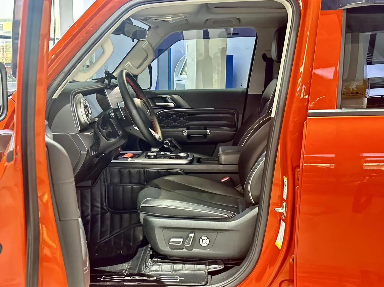 300 2021 2.0T