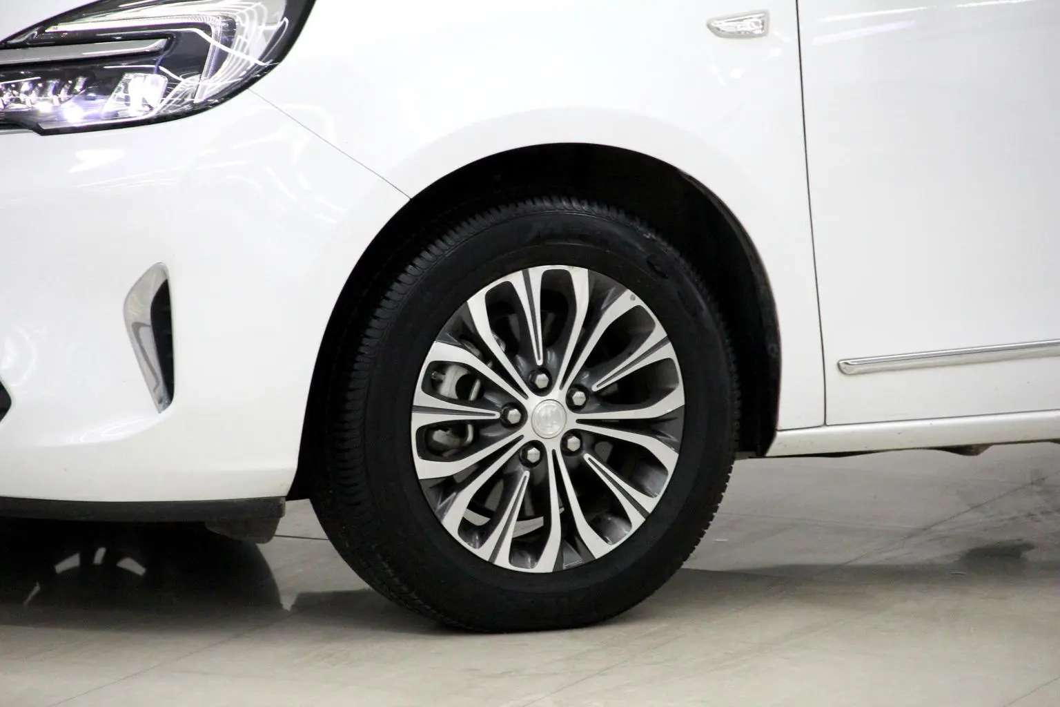 Buick GL8 2021 Facelift 652T Luxury