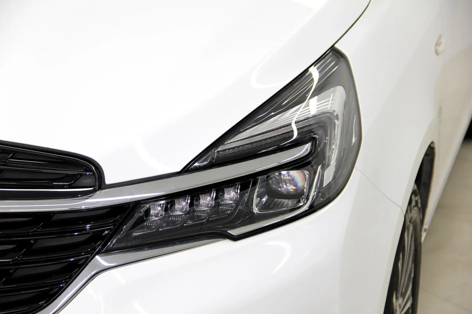 Buick GL8 2021 Facelift 652T Luxury