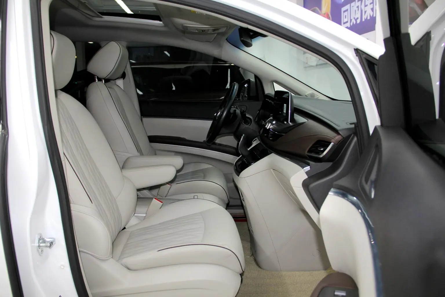 Buick GL8 2021 Facelift 652T Luxury
