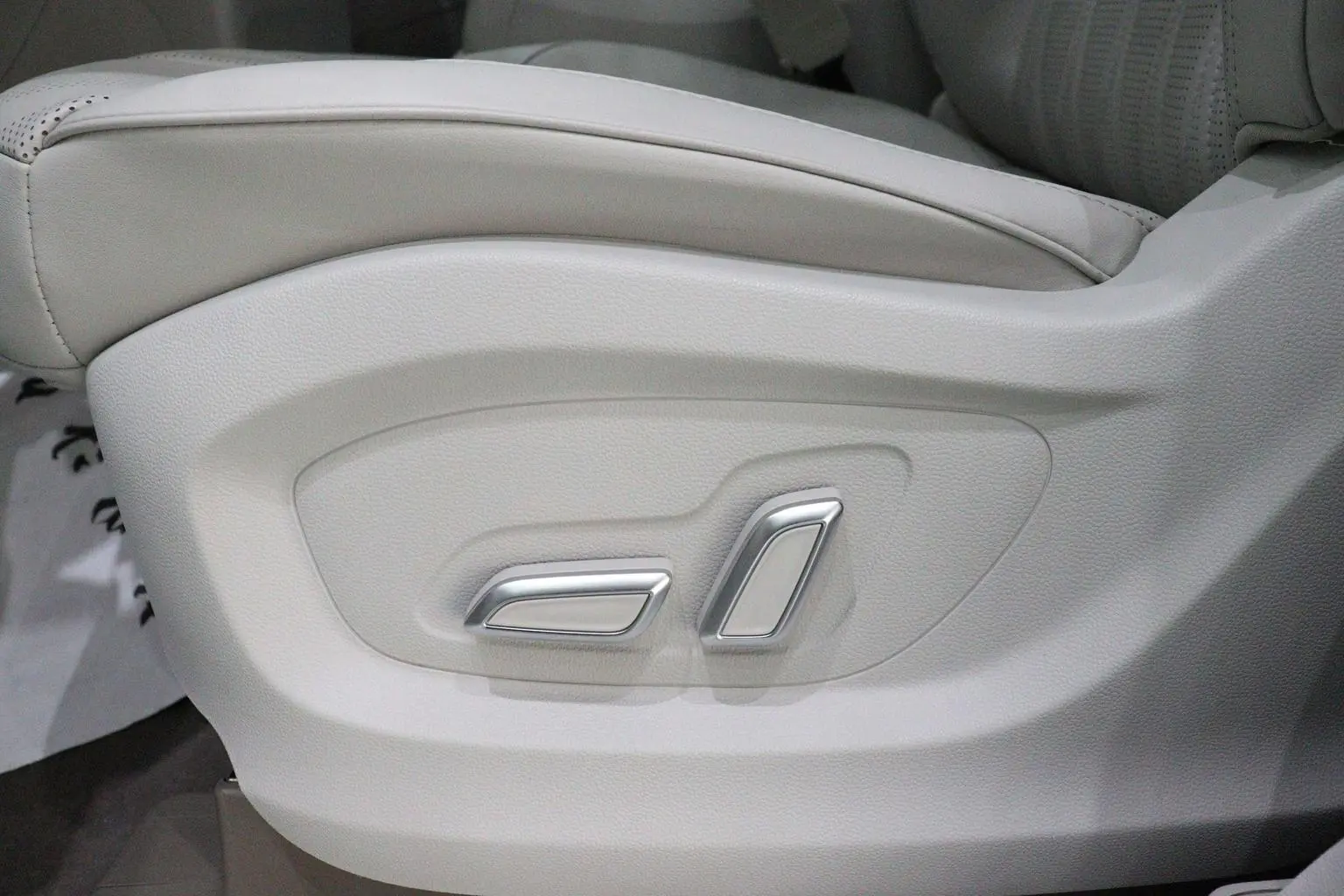 Roewe iMAX8 2023 400TGI Premium Enjoy