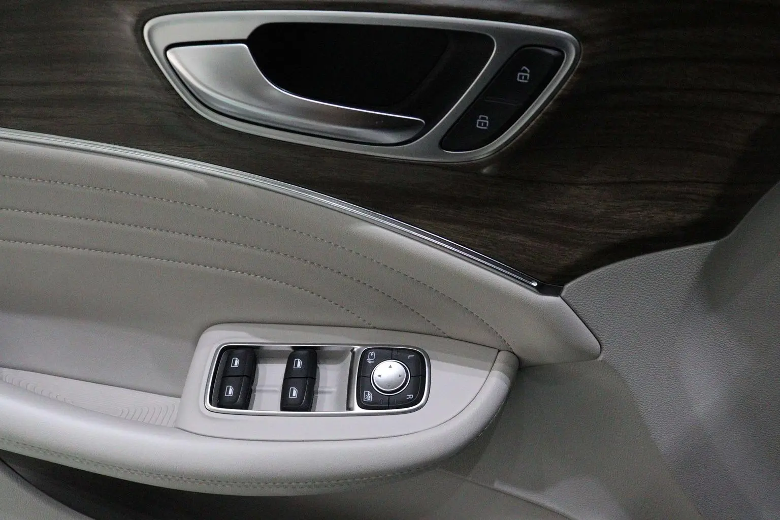 Roewe iMAX8 2023 400TGI Premium Enjoy