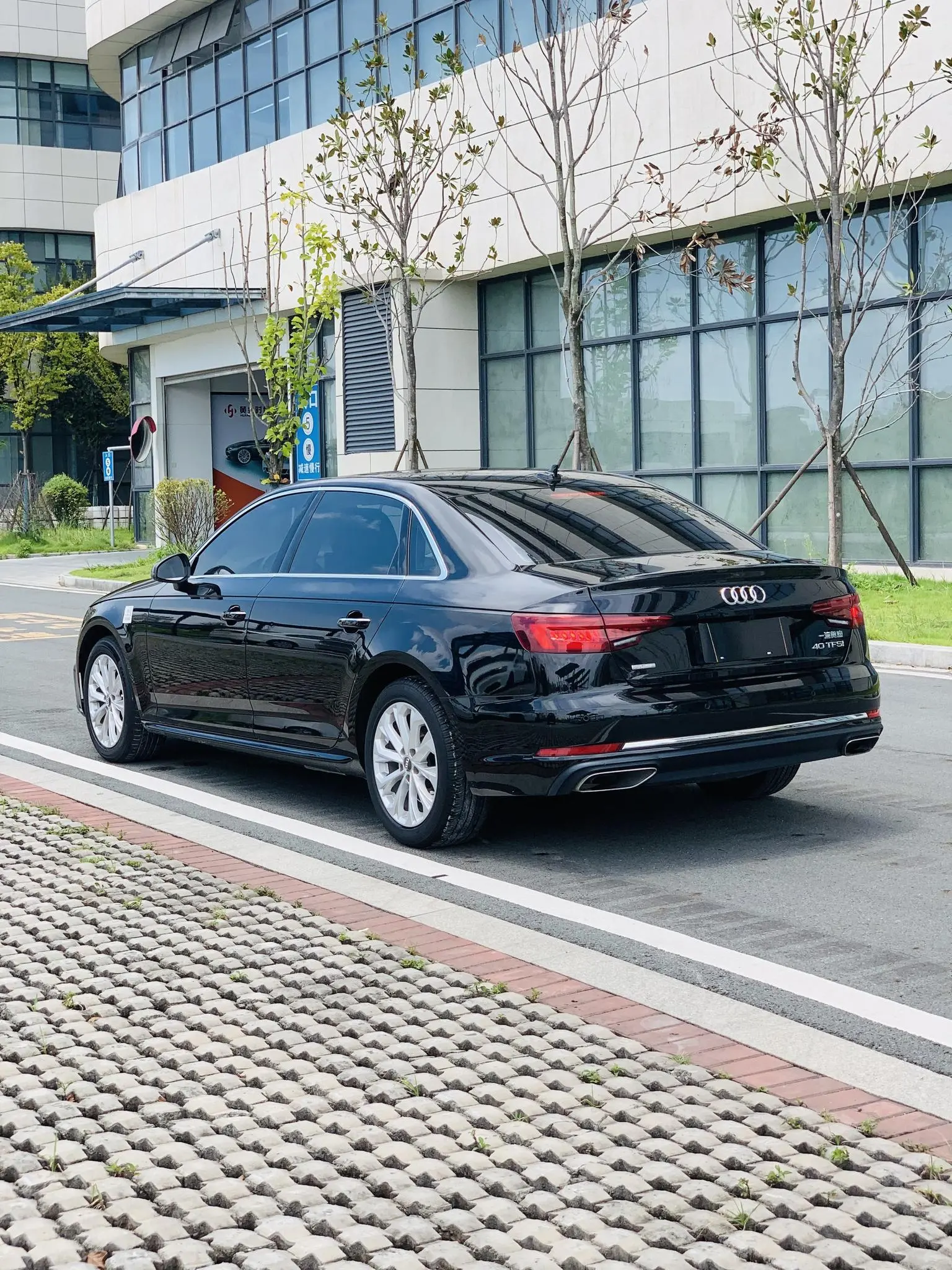Audi A4L 2019 40 TFSI Progressive China VI