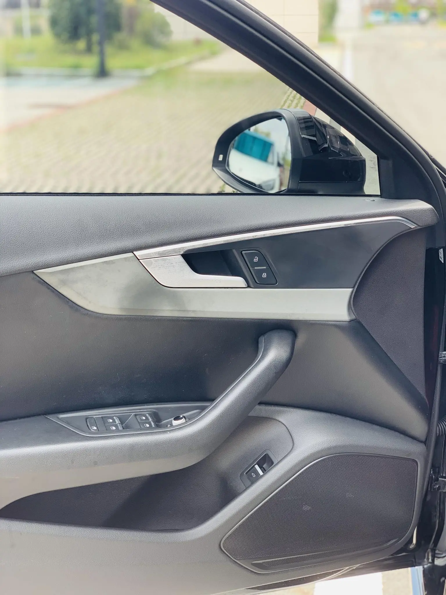 Audi A4L 2019 40 TFSI Progressive China VI