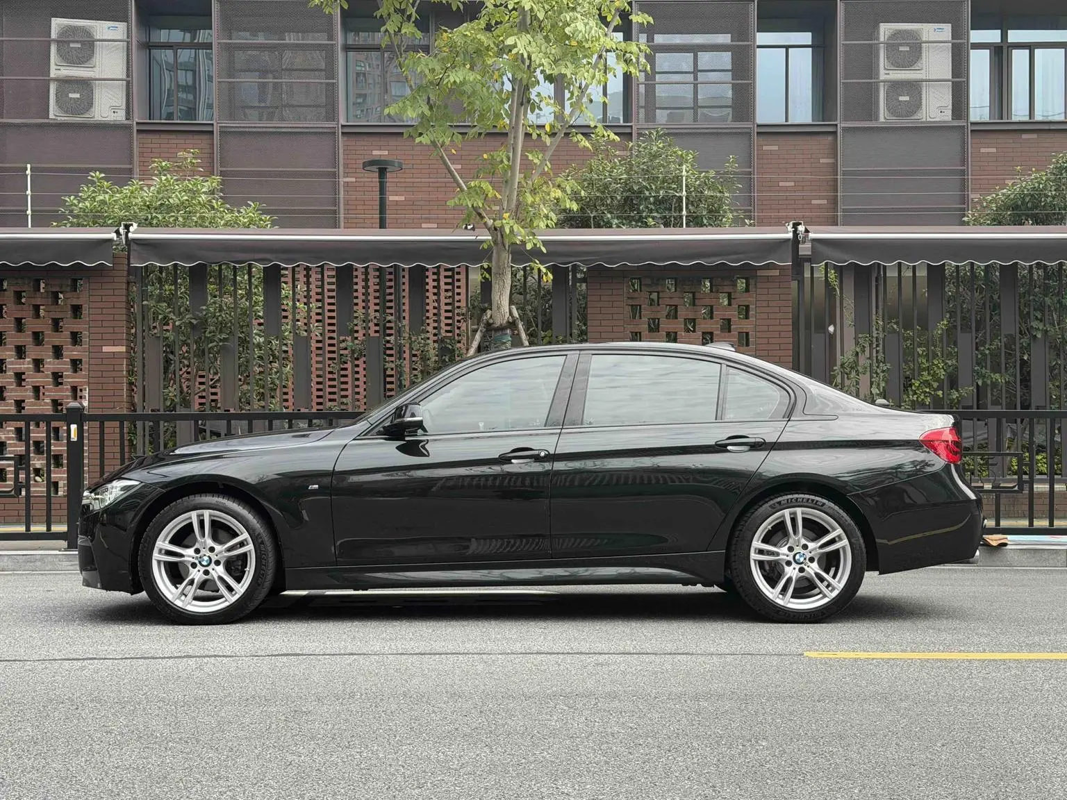 BMW 3 Series 2018 320Li Leading M Sport Package