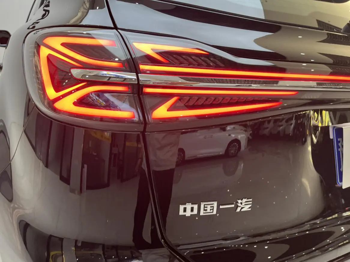 Hongqi HS5 2023 2.0T Pro