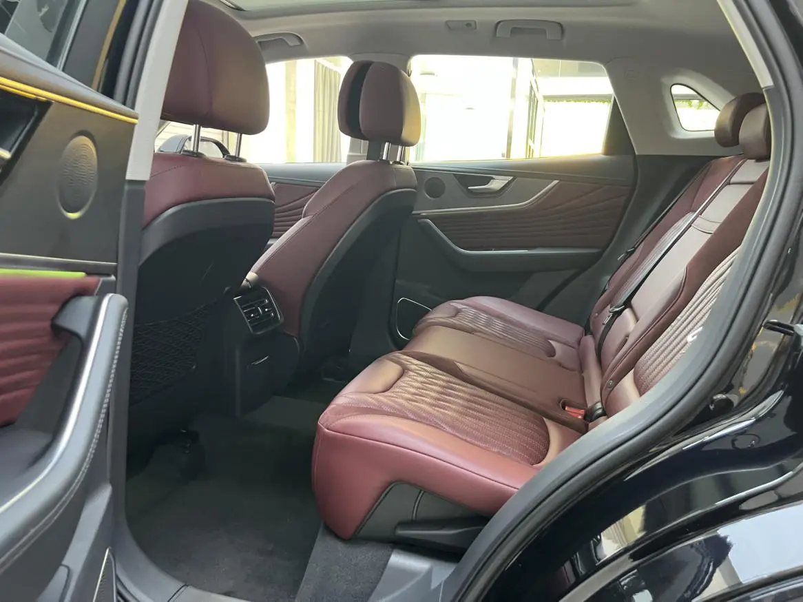 Hongqi HS5 2023 2.0T Pro