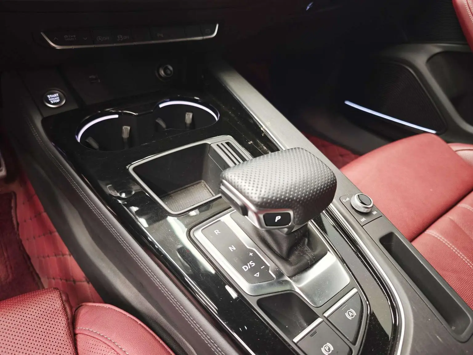 Audi A4L 2023 40 TFSI Dynamic Luxury Star