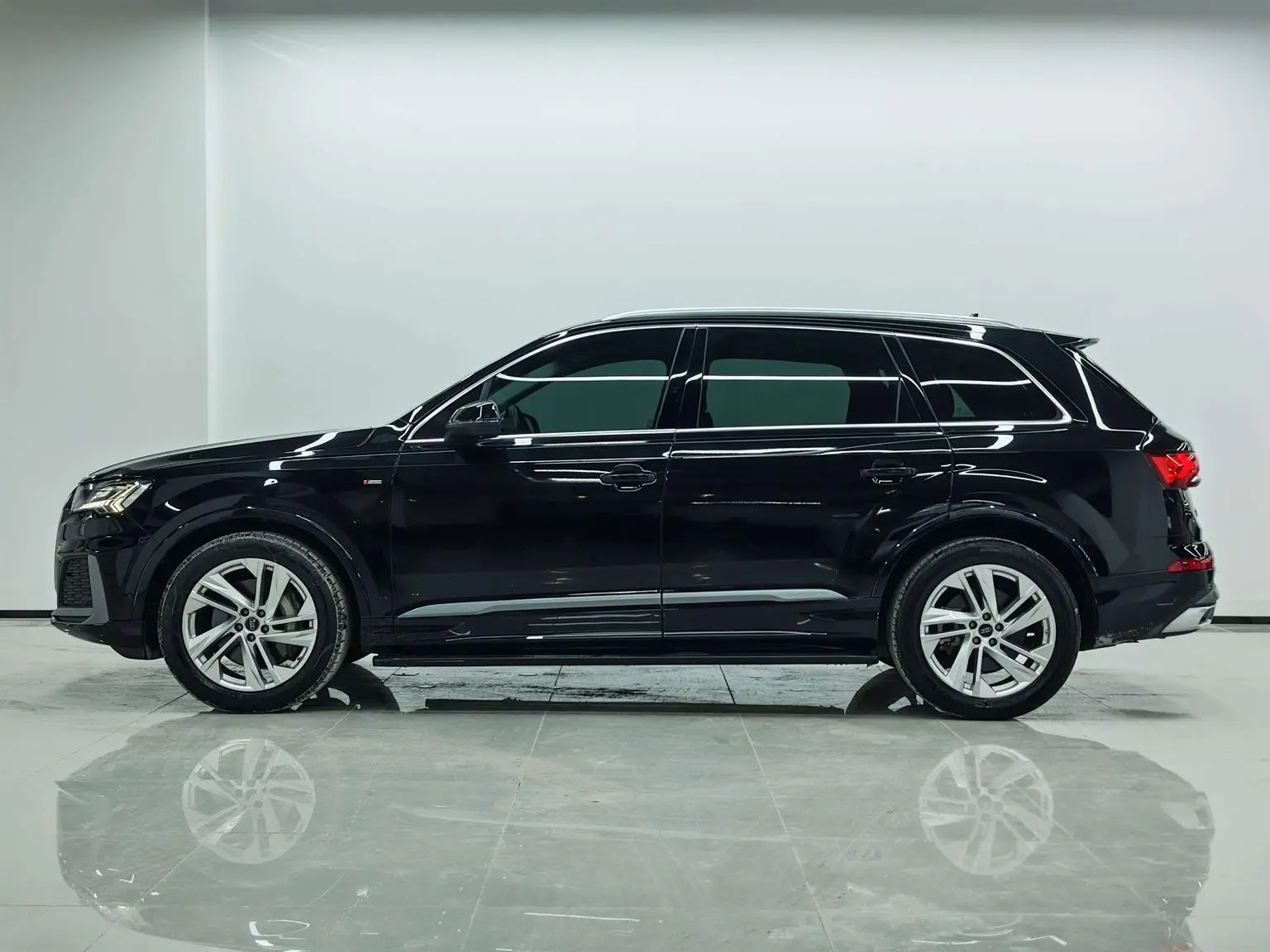 Audi Q7 2023 45 TFSI quattro S line Sport