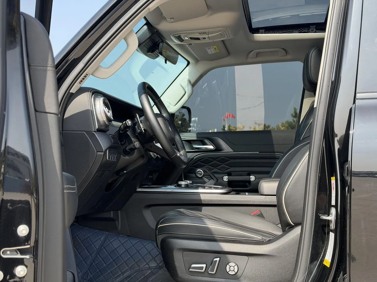 300 2021 2.0T