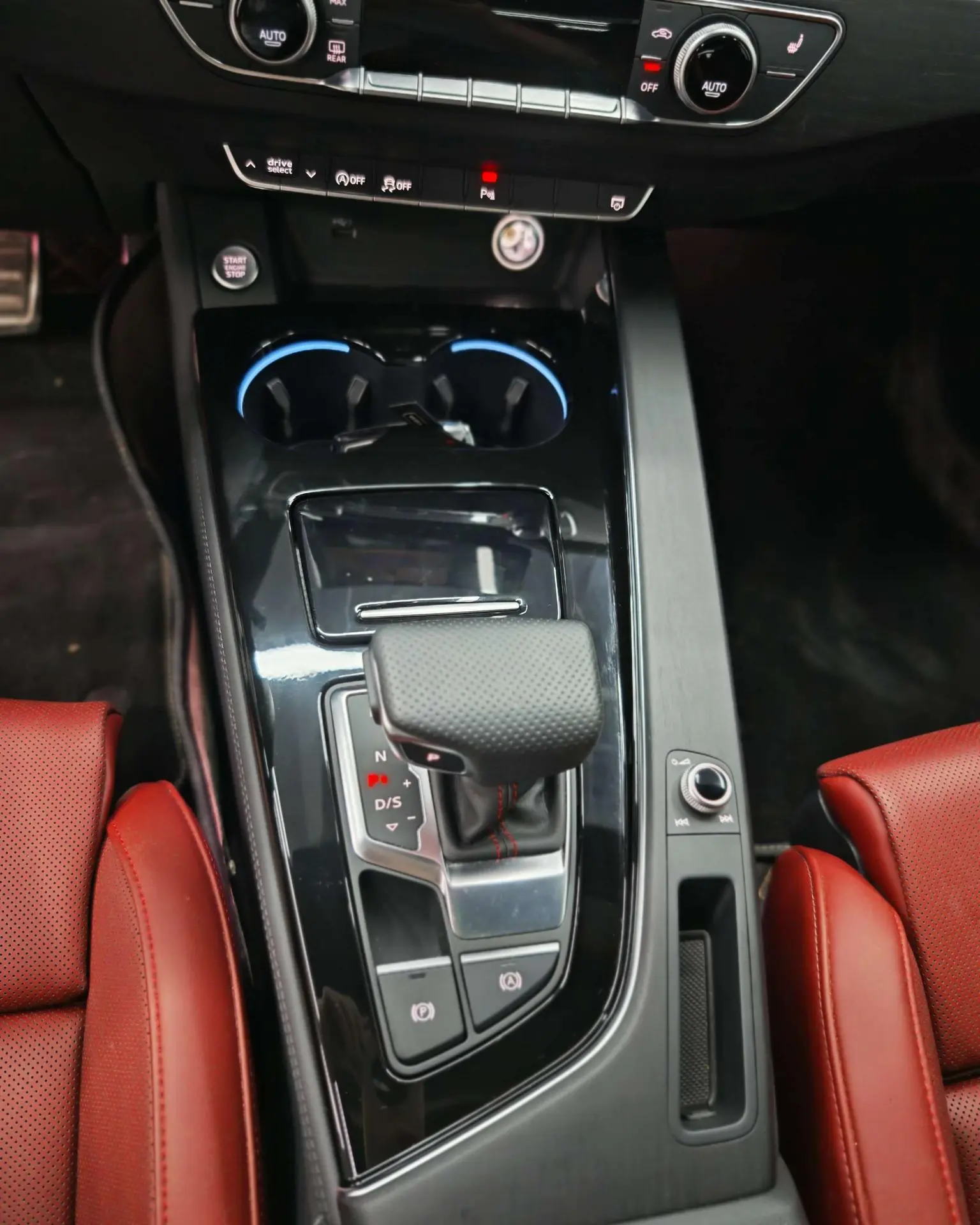 Audi A4L 2025 200 Units Comfort Plus 40 TFSI Dynamic Luxury