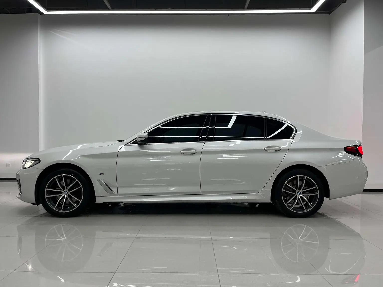 BMW 5 Series 2022 2nd Facelift 525Li M Sport Package