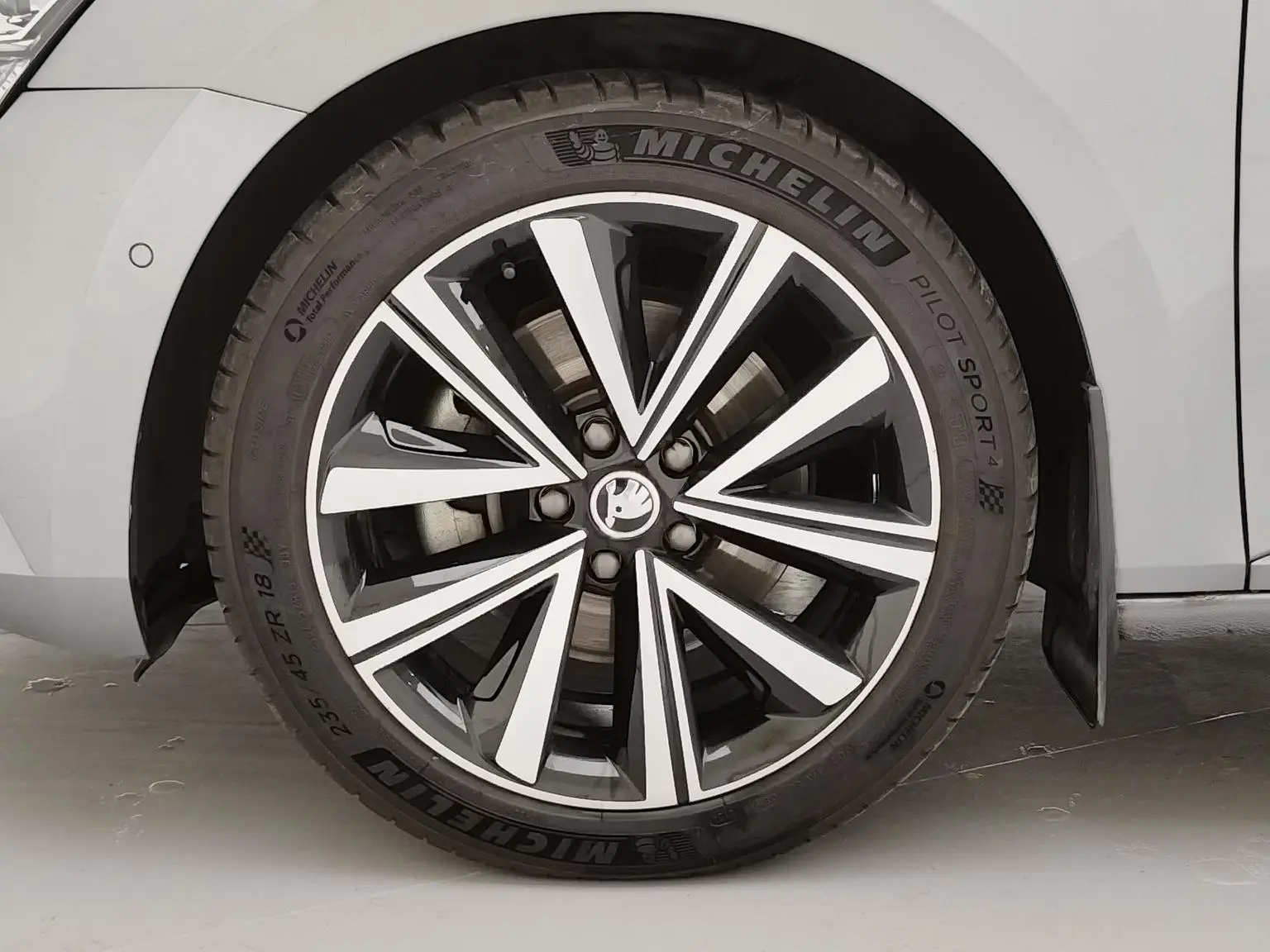 Skoda Superb 2019 Facelift TSI330 DSG Luxury