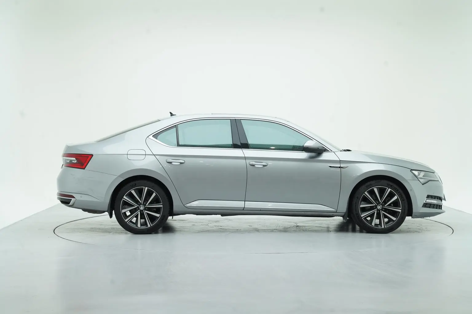 Skoda Superb 2019 Facelift TSI330 DSG Luxury