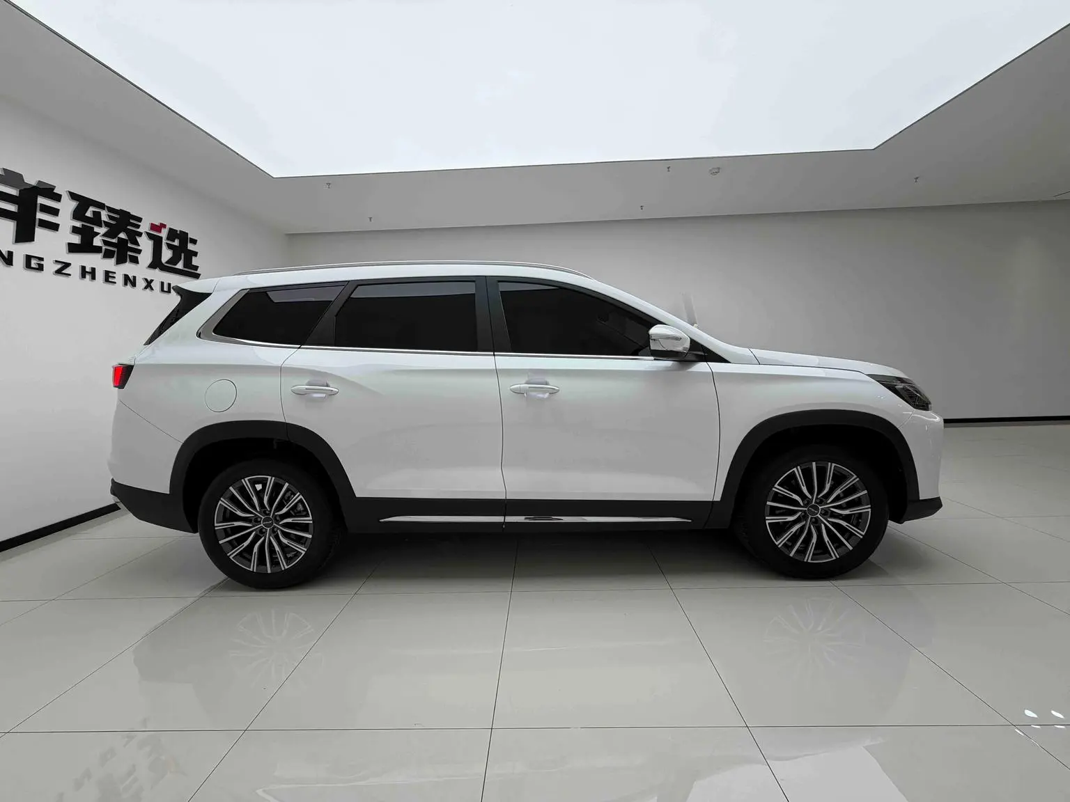 Jetour X90 PLUS 2025 1.6TD DCT Luxury