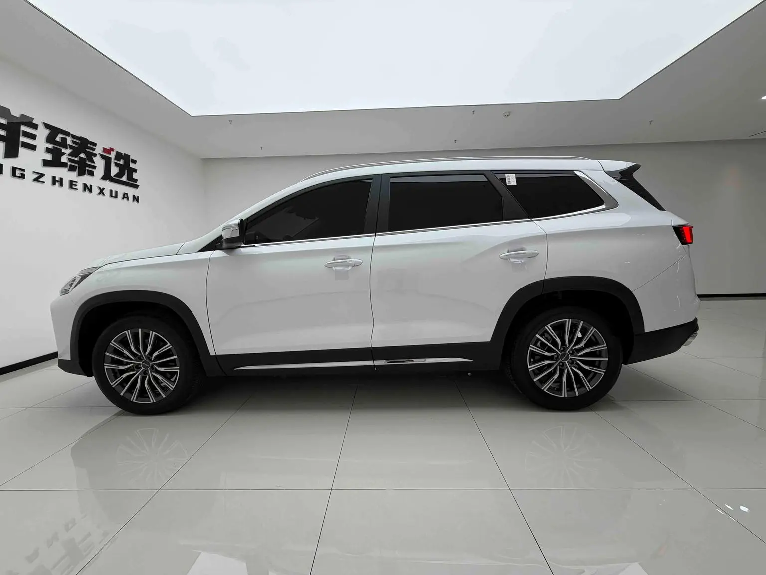 Jetour X90 PLUS 2025 1.6TD DCT Luxury
