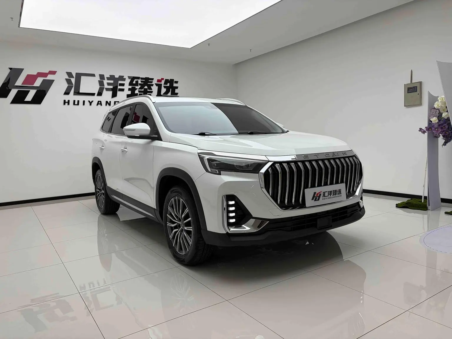 Jetour X90 PLUS 2025 1.6TD DCT Luxury