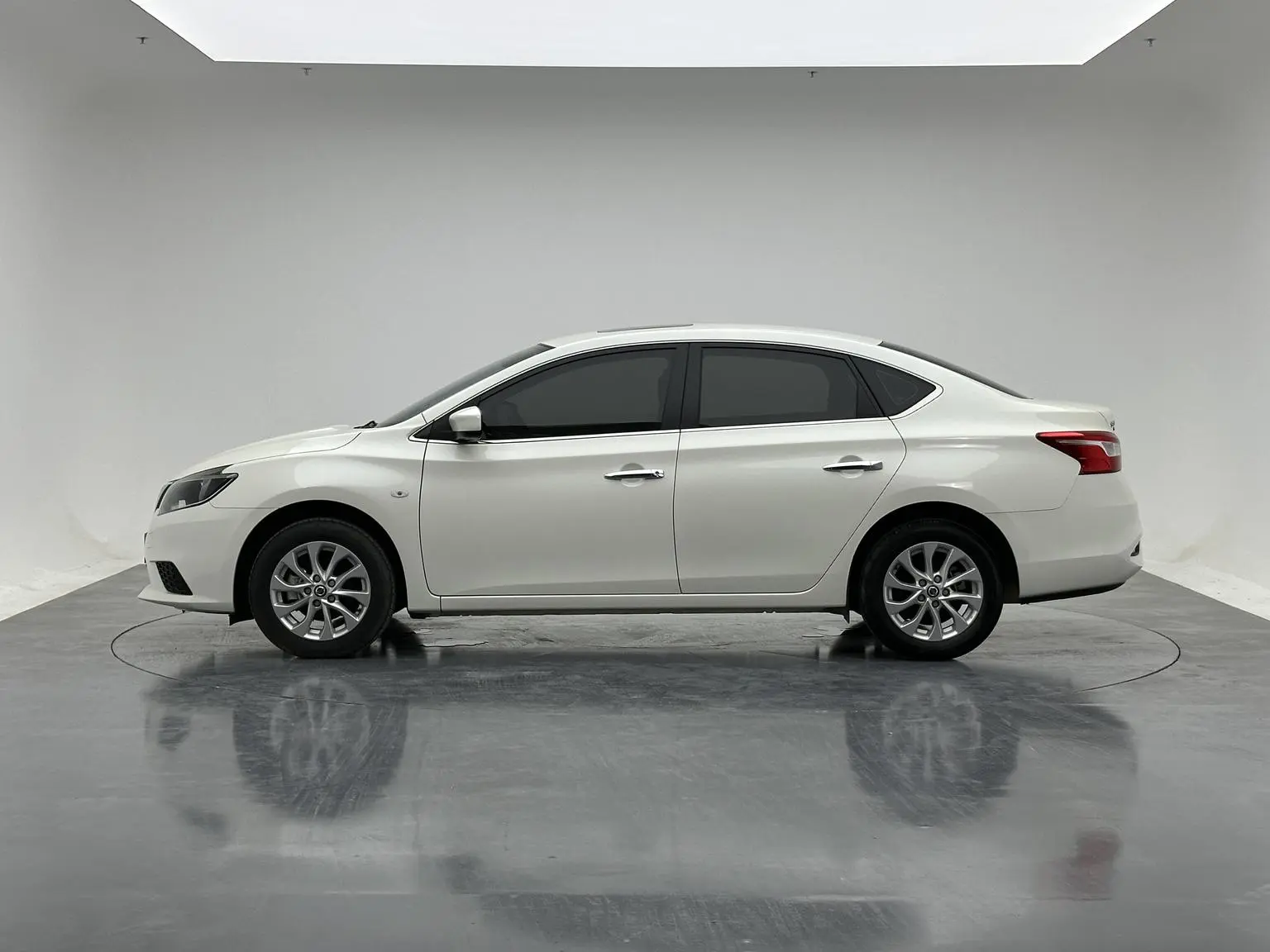 Nissan Sylphy 2024 Classic 1.6L XL CVT Luxury