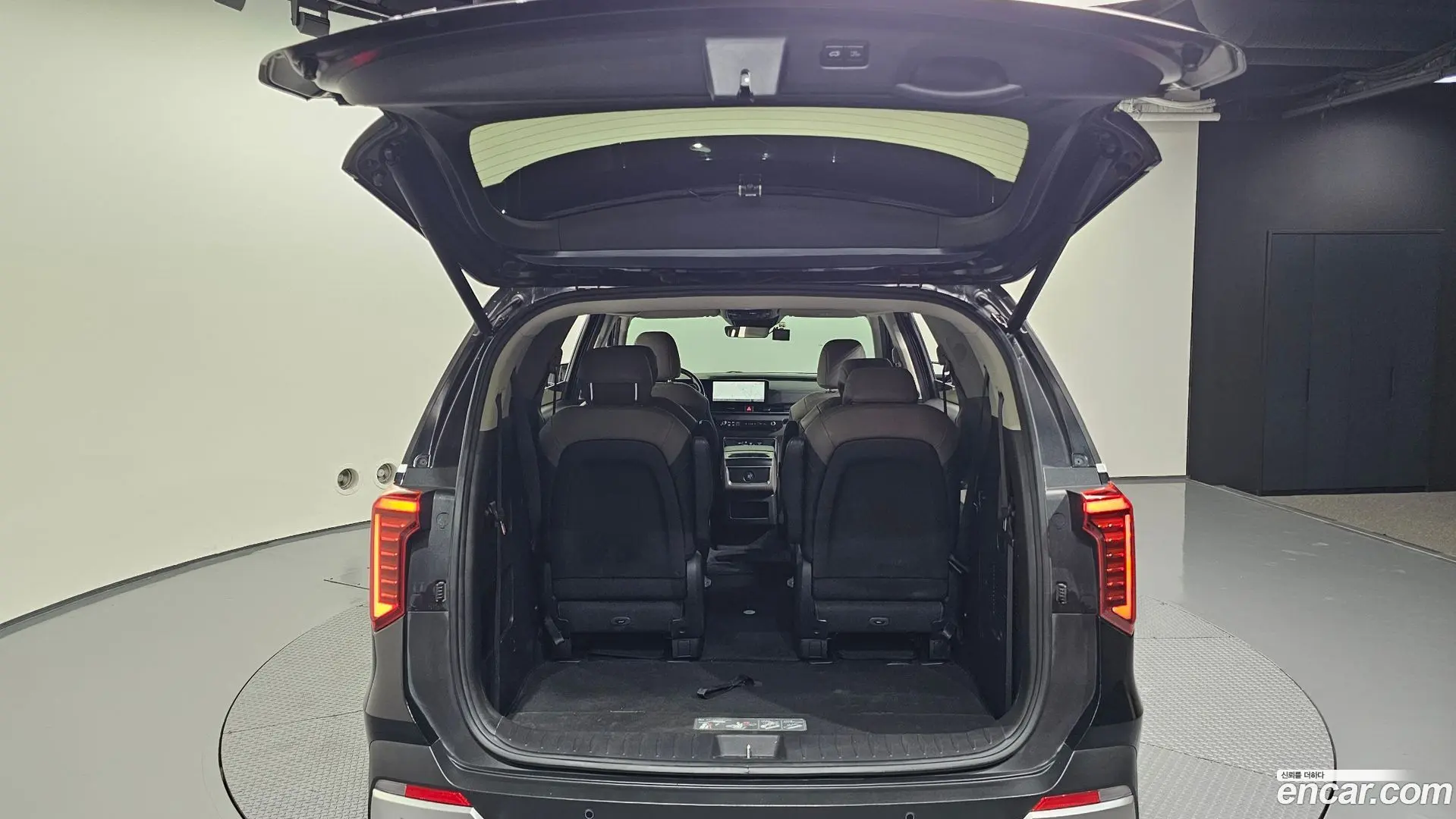 Kia Canival Diesel 9-Seater Prestige