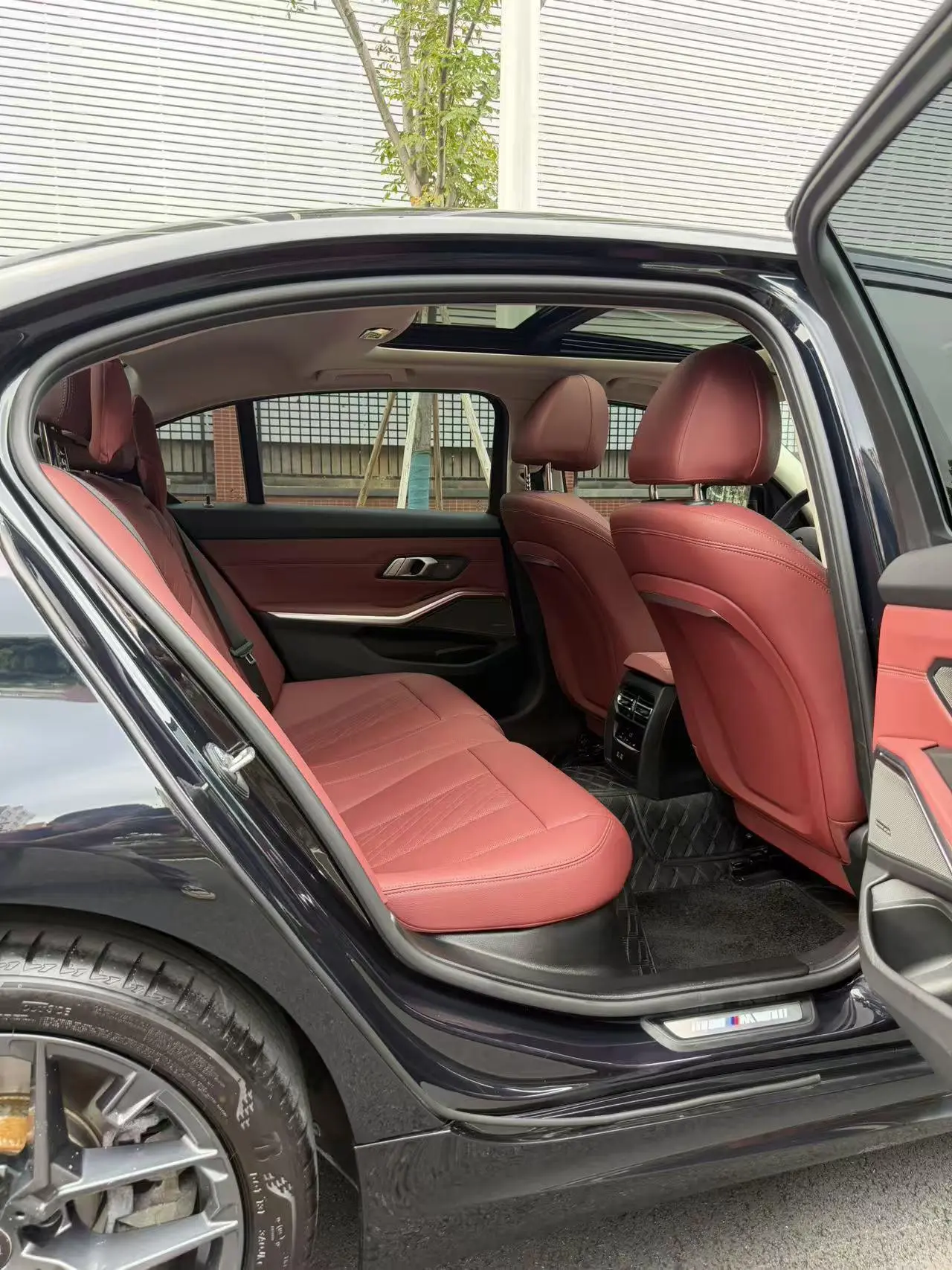 BMW 3 Series 2025 330Li M Sport Shadow Night Package