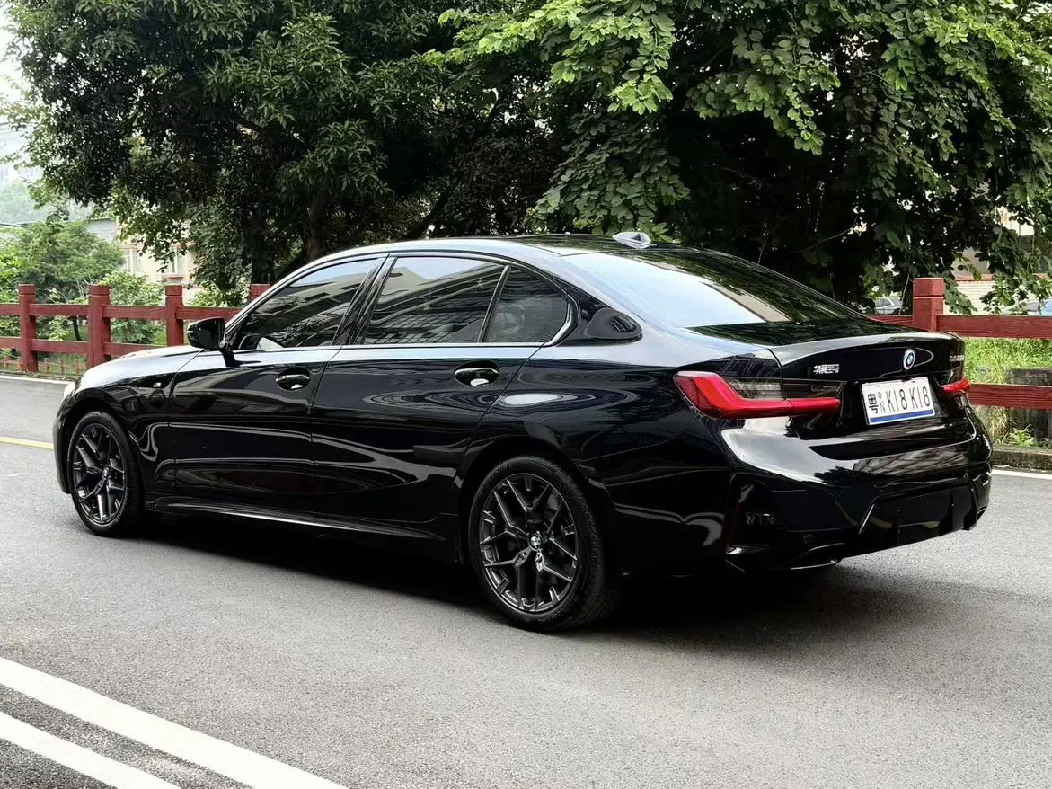 BMW 3 Series 2025 330Li M Sport Shadow Night Package