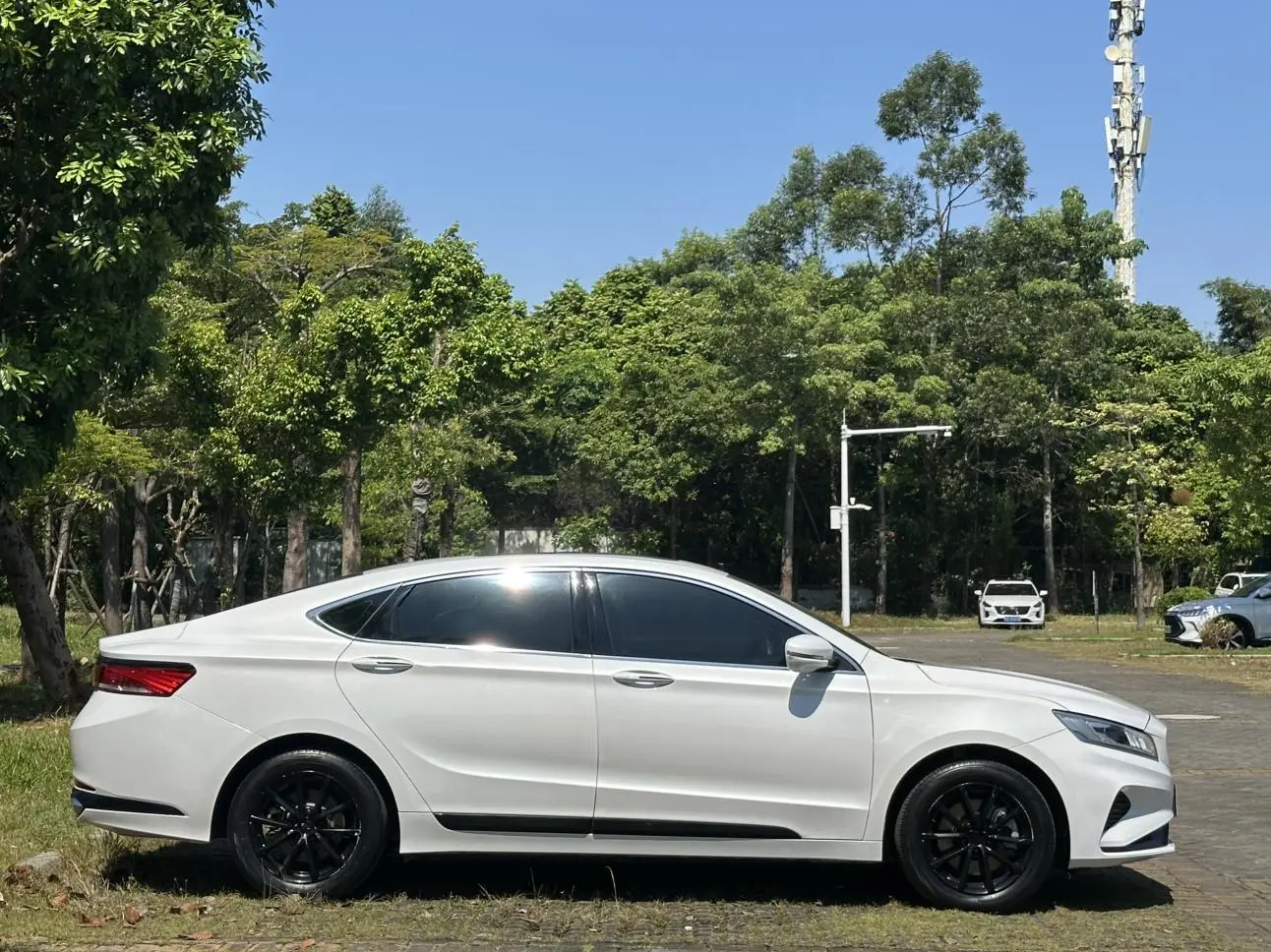 Geely 2021 1.8T Navigator +