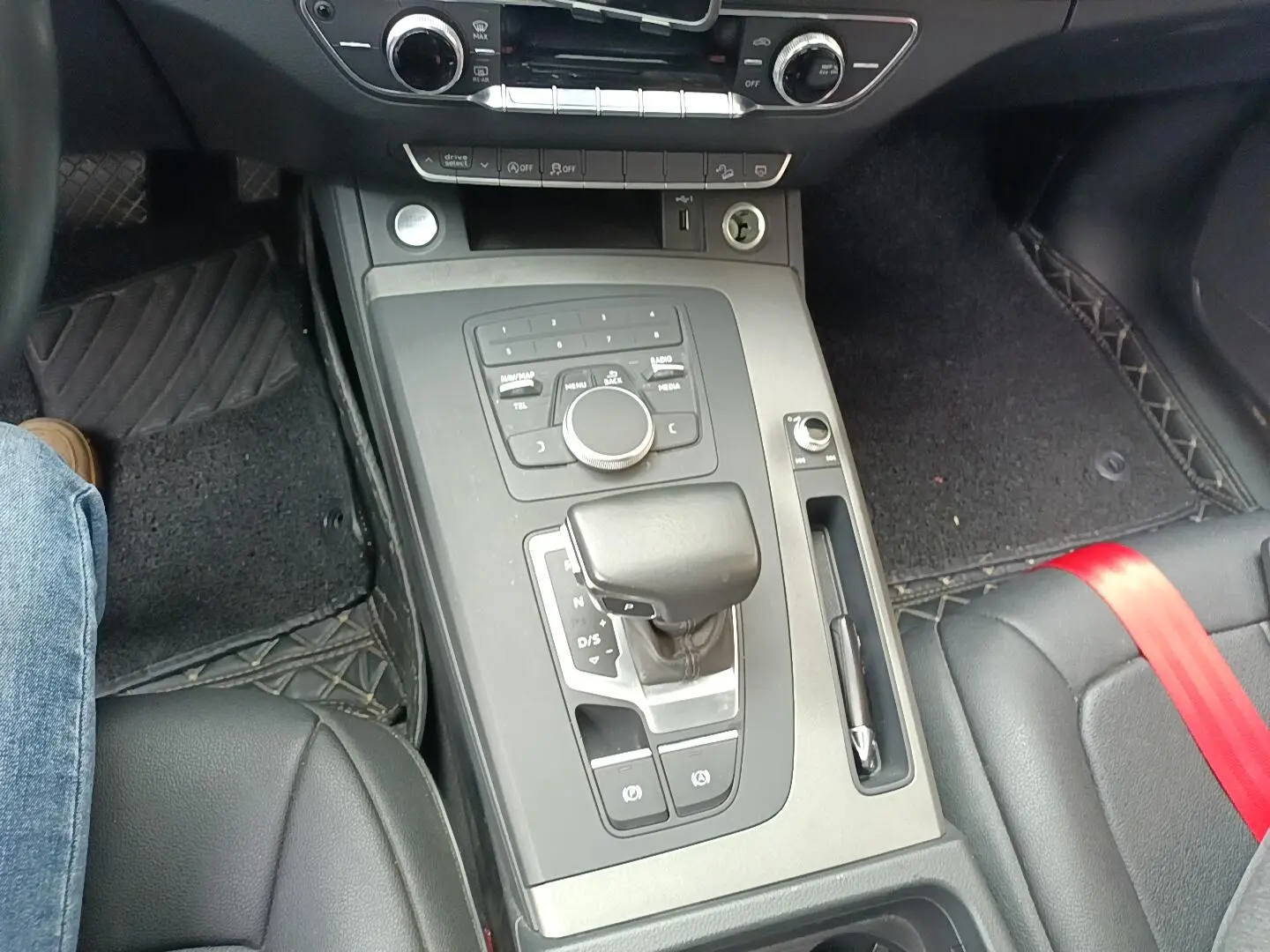 Audi Q5L 2018 40 TFSI Progressive China VI