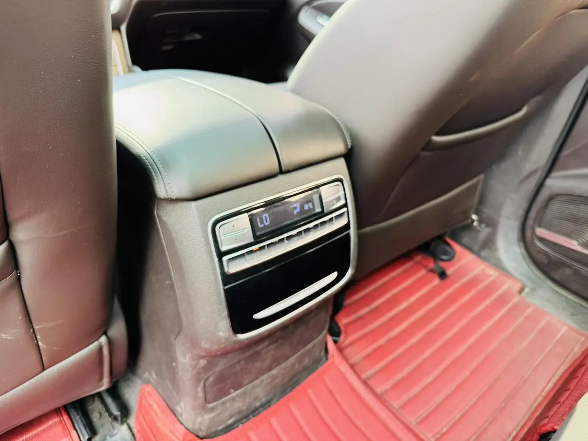 Roewe RX8 2018 30T Smart Connected 2WD Flagship