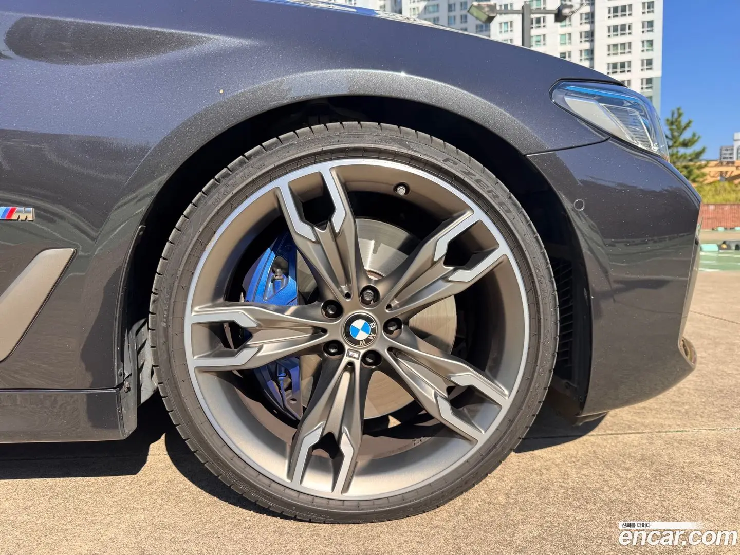 BMW 5-Series M550i xDrive 2022