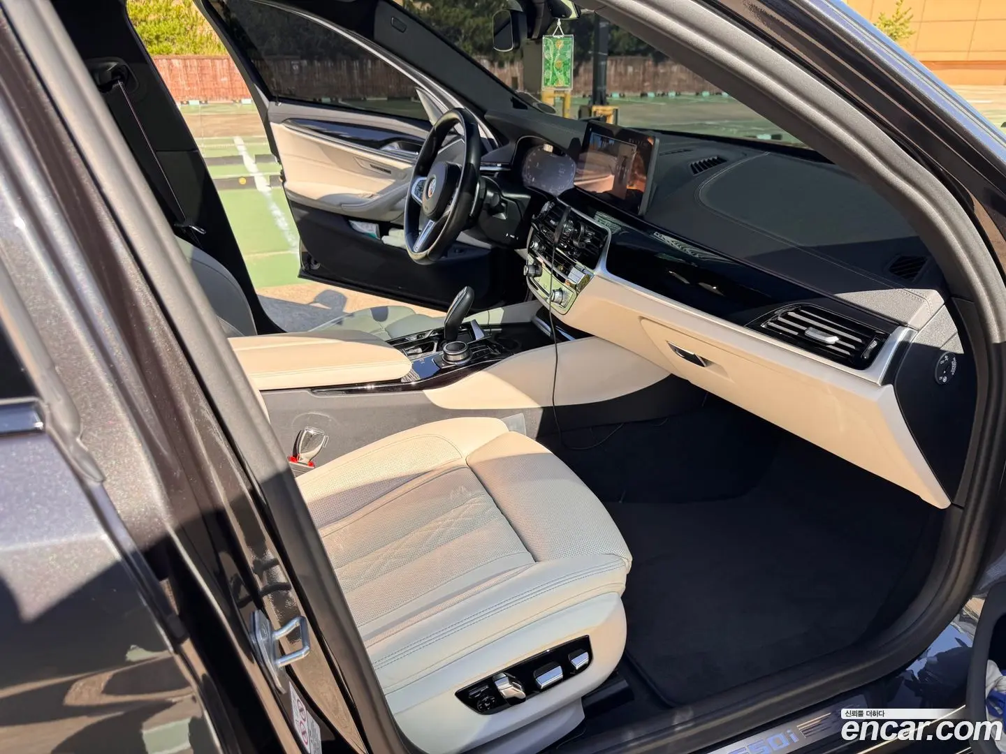 BMW 5-Series M550i xDrive 2022
