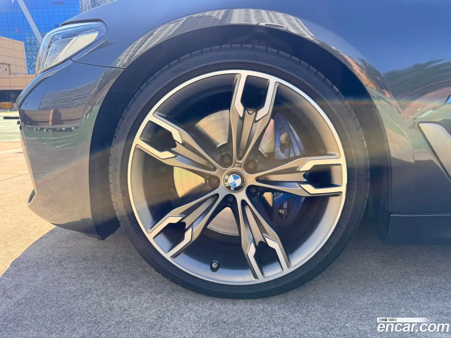 BMW 5-Series M550i xDrive 2022