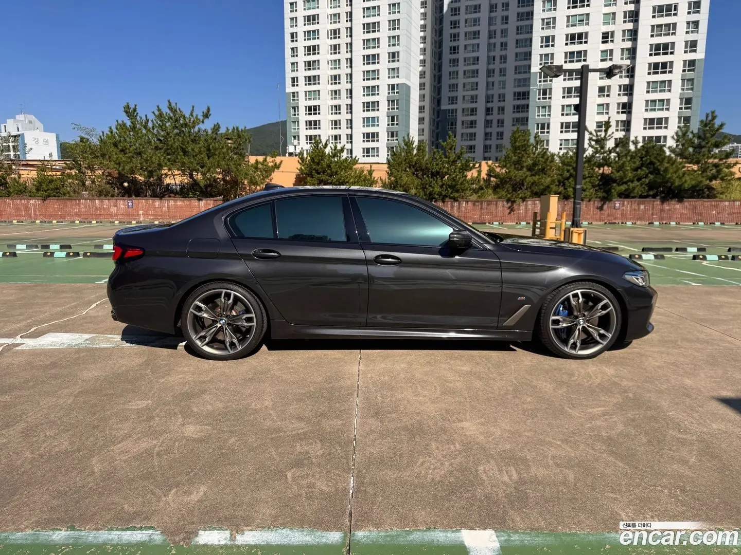 BMW 5-Series M550i xDrive 2022