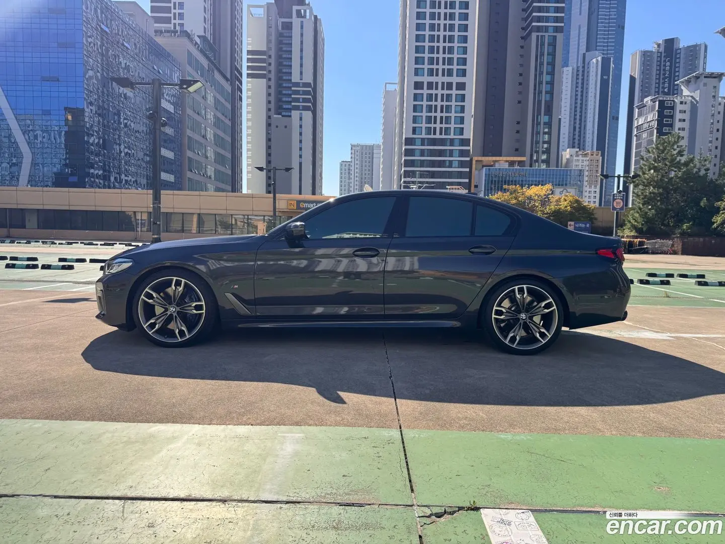 BMW 5-Series M550i xDrive 2022