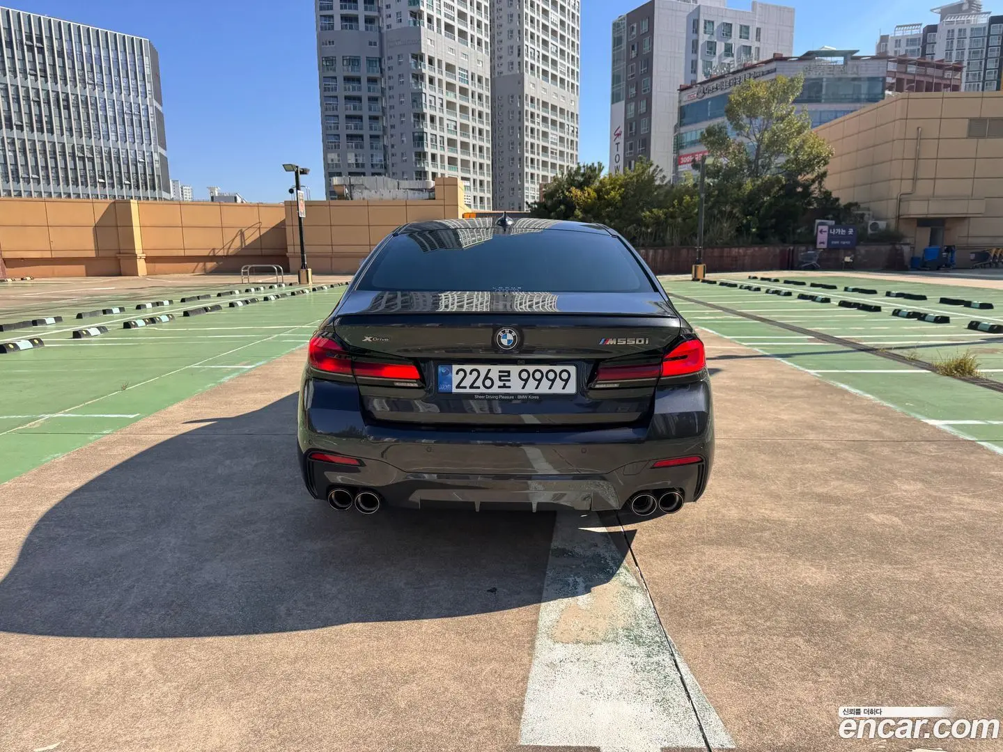 BMW 5-Series M550i xDrive 2022