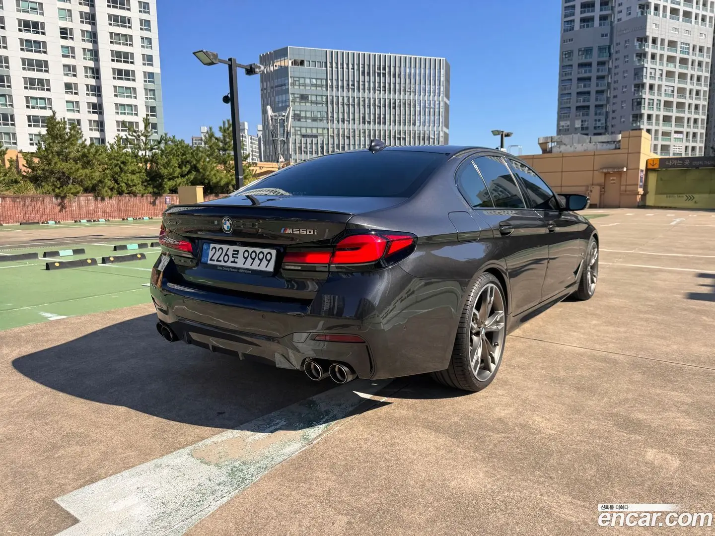 BMW 5-Series M550i xDrive 2022