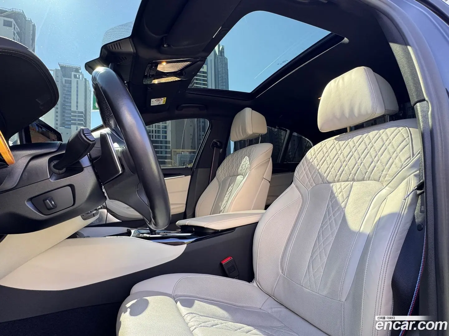 BMW 5-Series M550i xDrive 2022